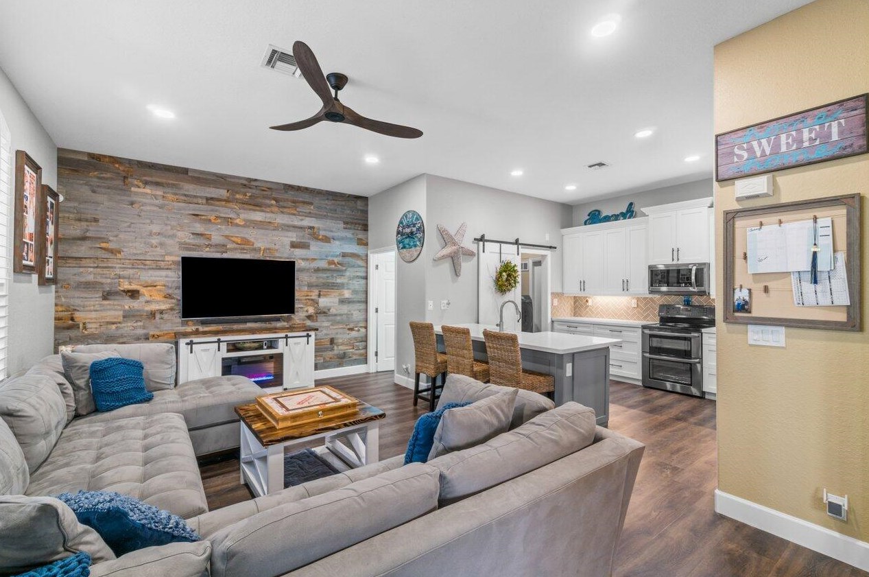 5105 Prairie Dunes Village Cir, Lake Worth FL  33463-8217 exterior