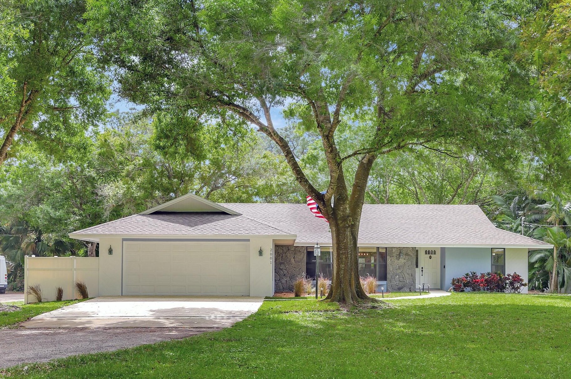 2001 Dade Rd, Fort Pierce, FL 34982-8408
