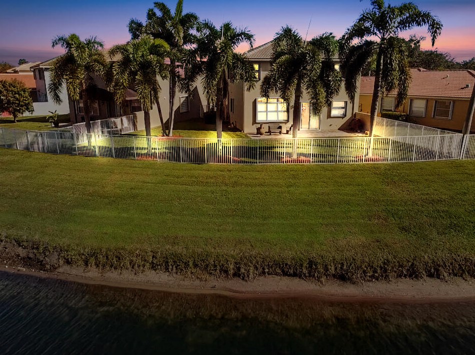 6869 Carolyn Way, Lake Worth, FL 33463-7470