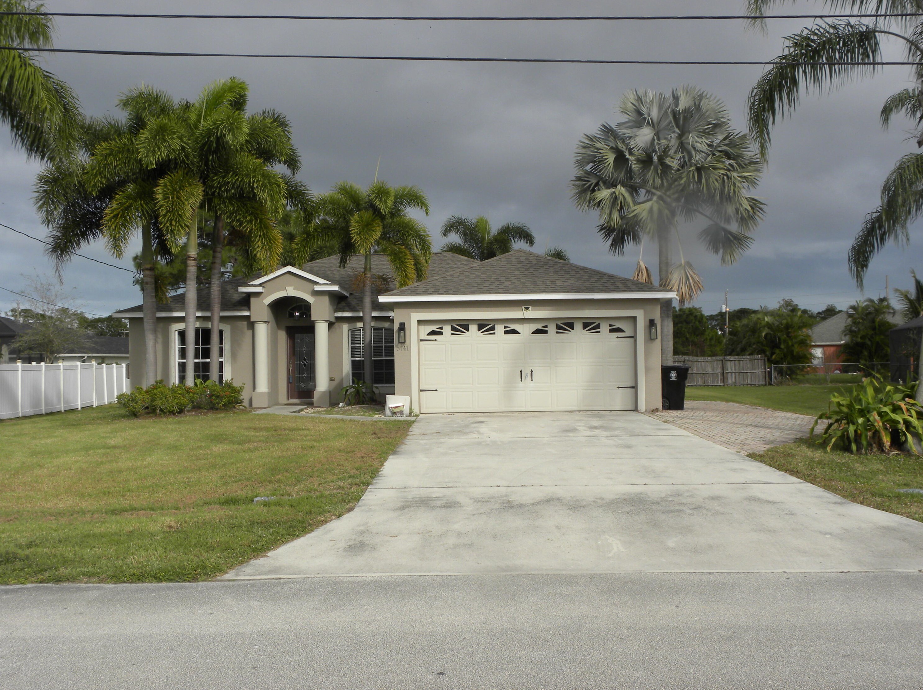 5741 Zenith Dr, Fort Pierce, FL 34986-3527