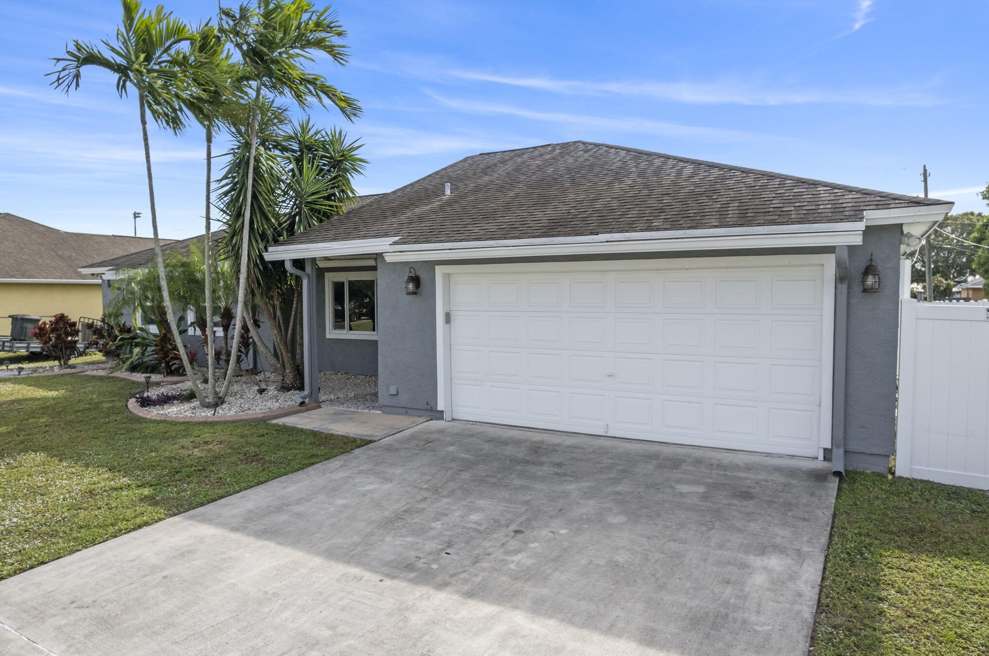 762 Dolores Ave, Fort Pierce FL  34983-1812 exterior