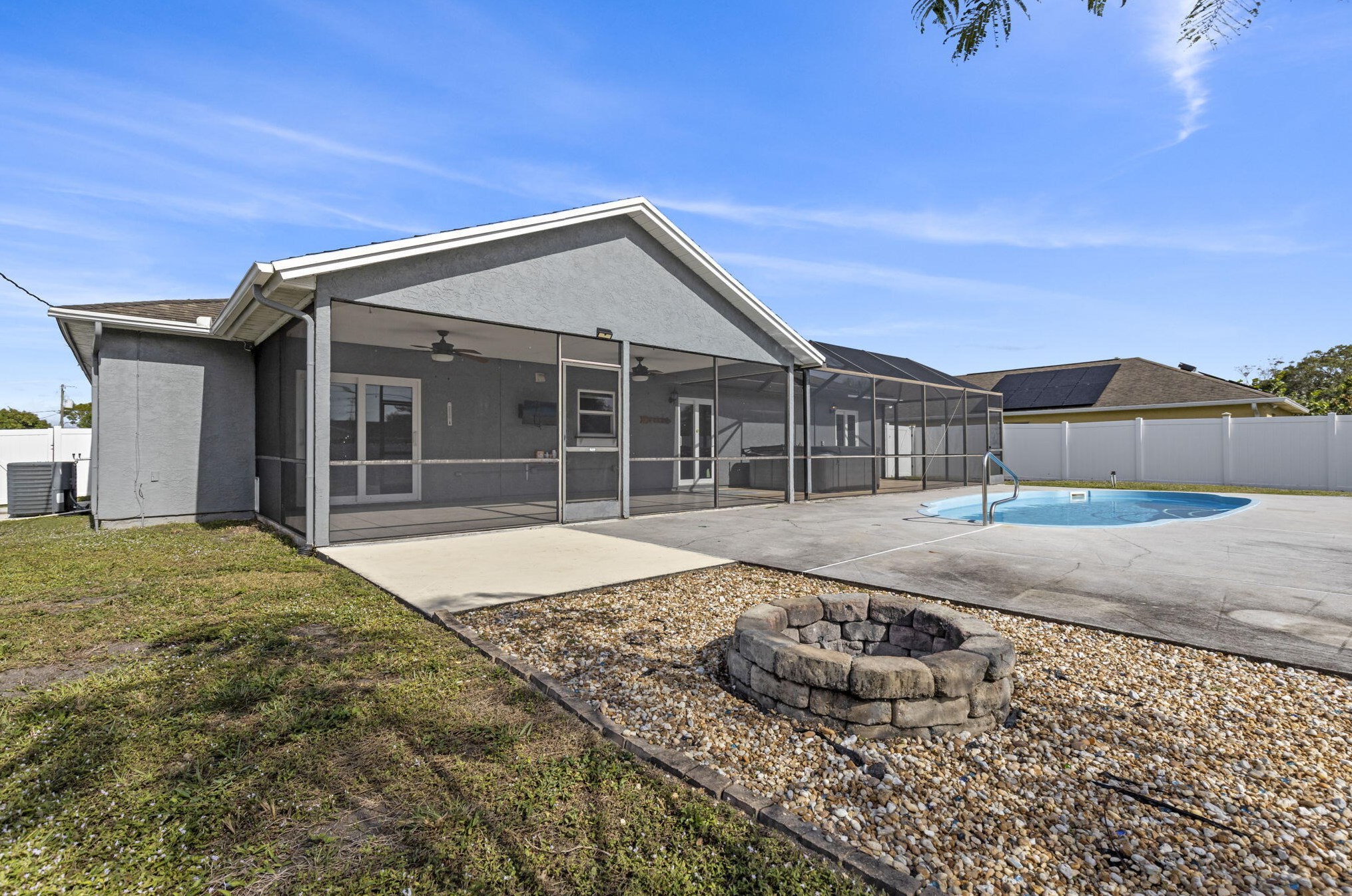 762 Dolores Ave, Fort Pierce FL  34983-1812 exterior