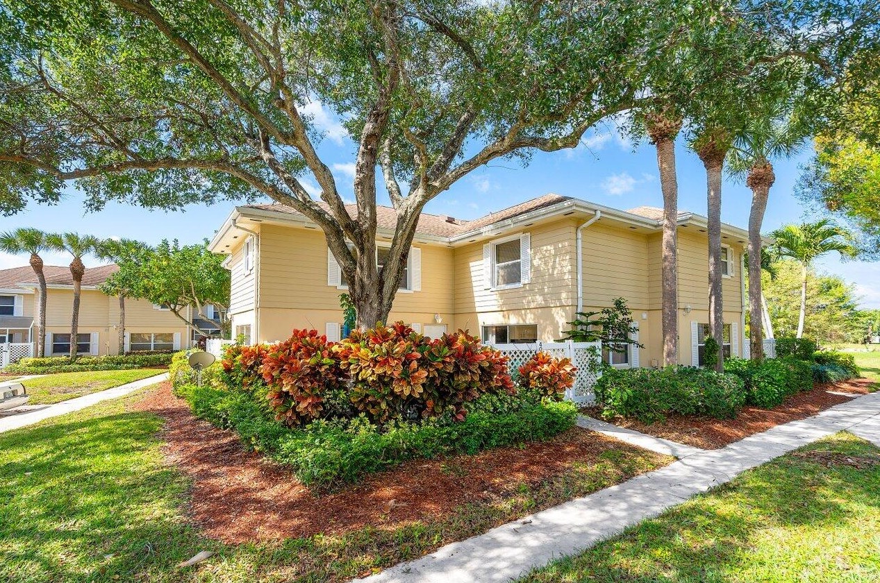 4003 Medford Ct, Boynton Beach FL 33436-9062 exterior