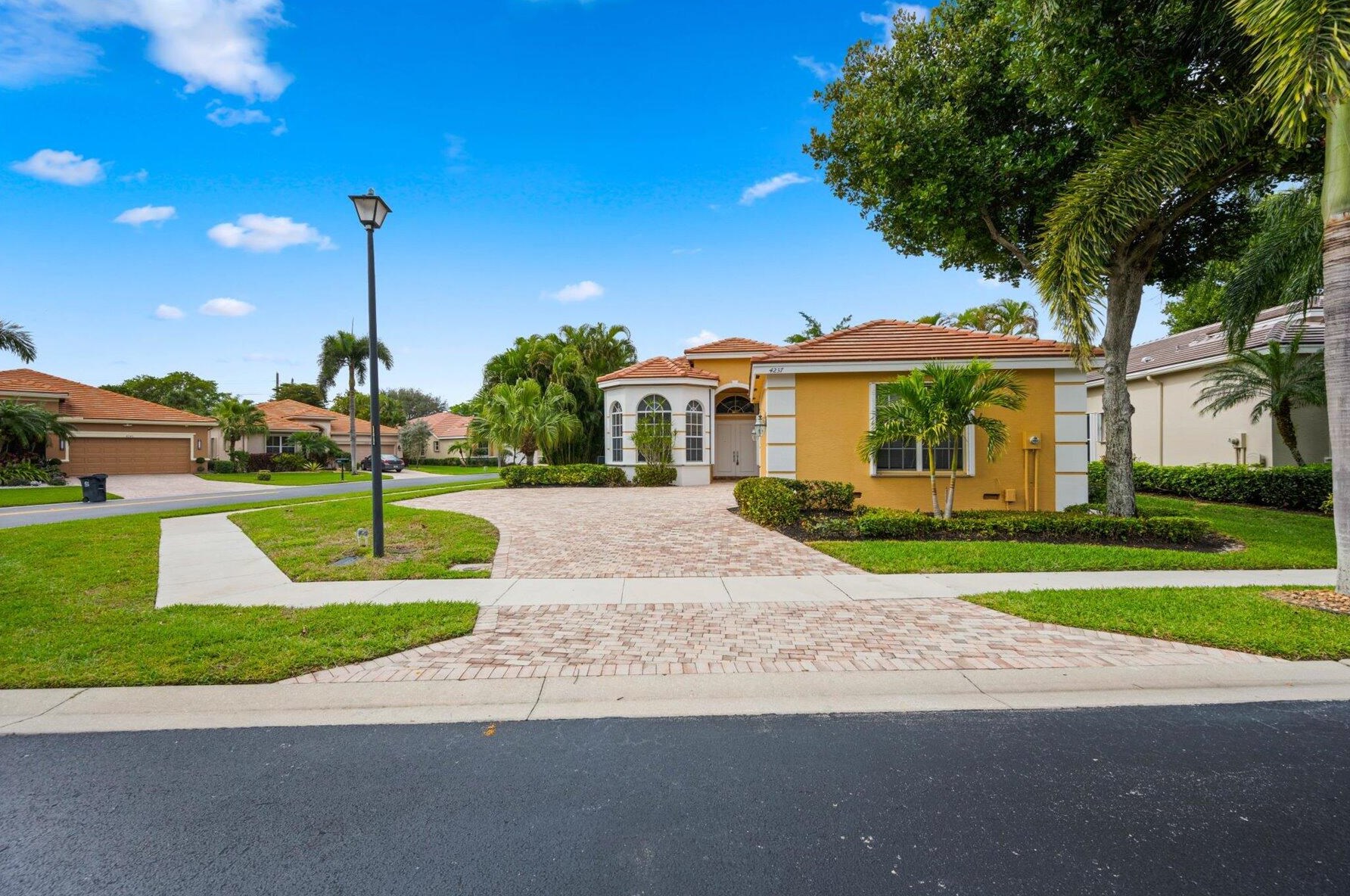 4237 Imperial Isle Dr, Lake Worth, FL 33449