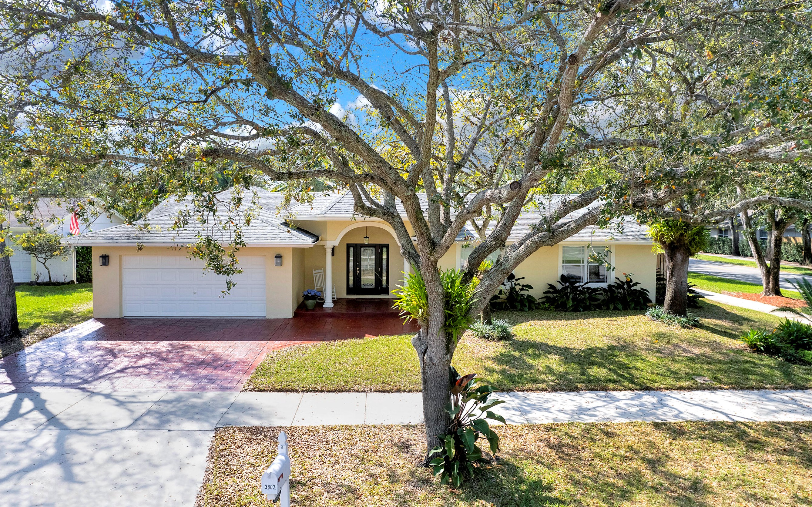 3802 Bridge Rd, Hollywood, FL 33026-1238