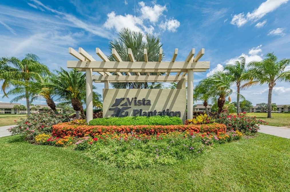 32 Plantation Dr, Vero Beach FL  32966-8279 exterior