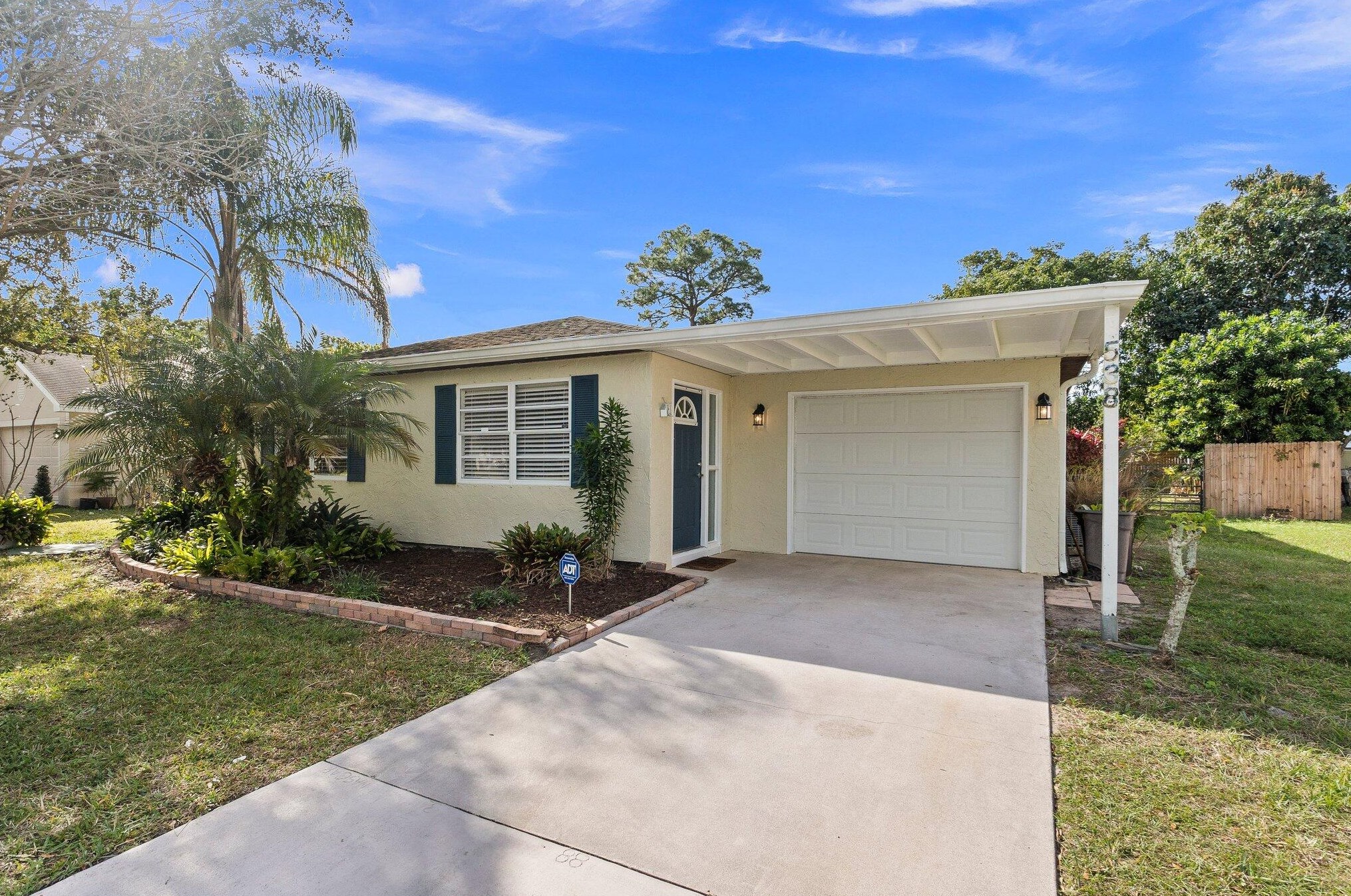 538 Riverside Dr, Fort Pierce, FL 34983-8618