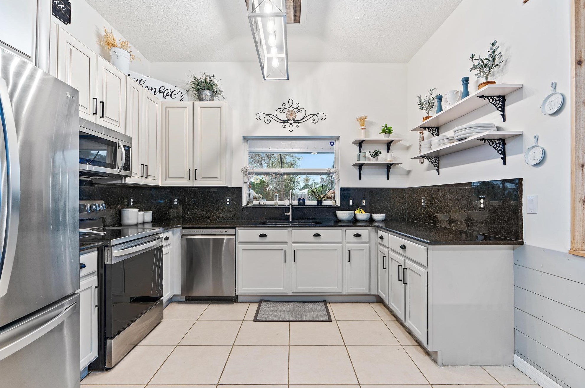 5884 Carovel Ave, Fort Pierce FL  34986-3801 exterior