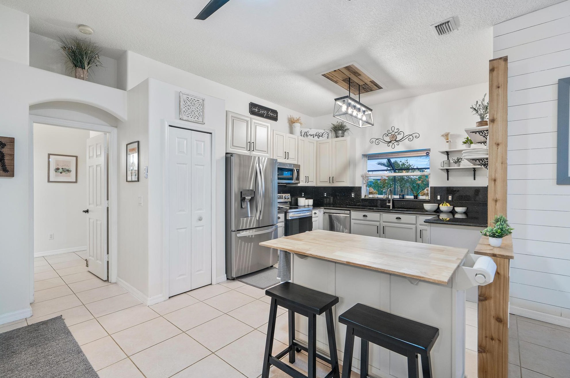 5884 Carovel Ave, Fort Pierce FL  34986-3801 exterior