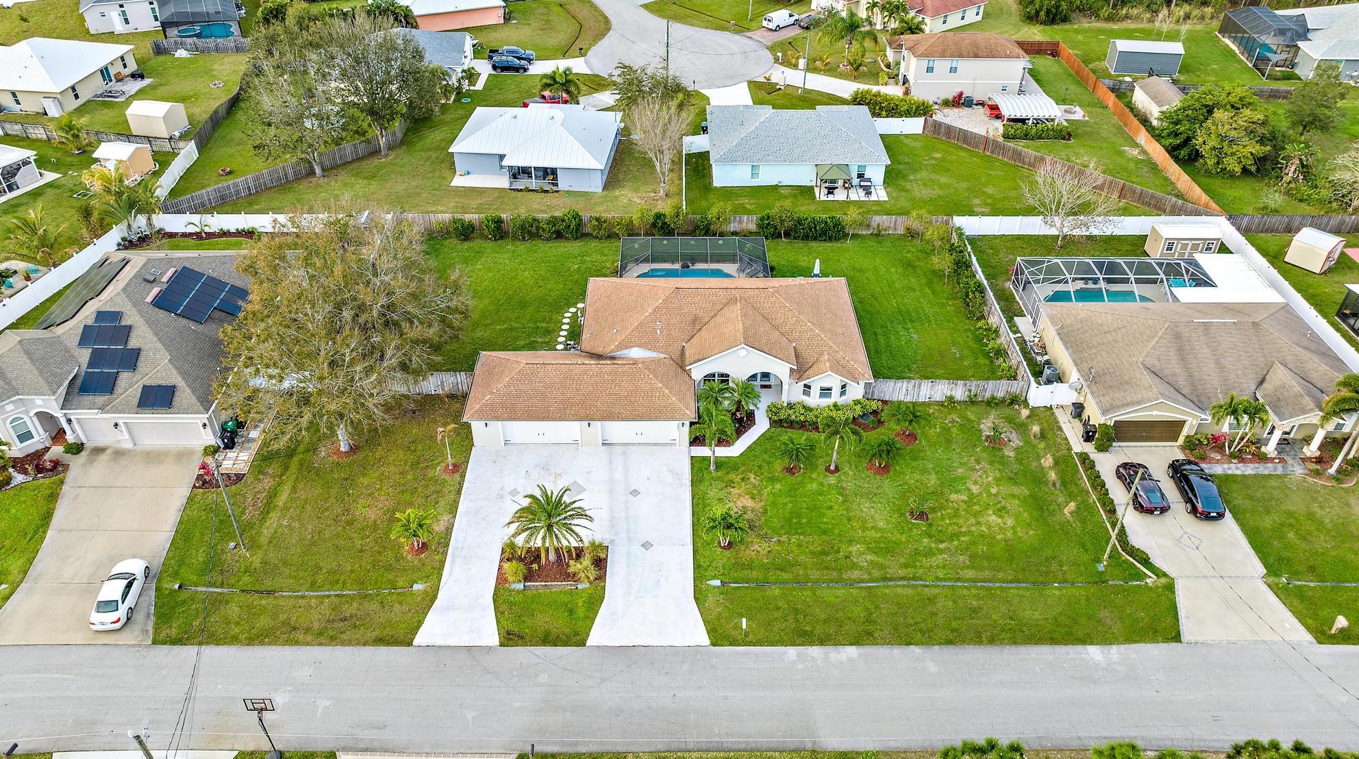 5884 Carovel Ave, Fort Pierce FL  34986-3801 exterior