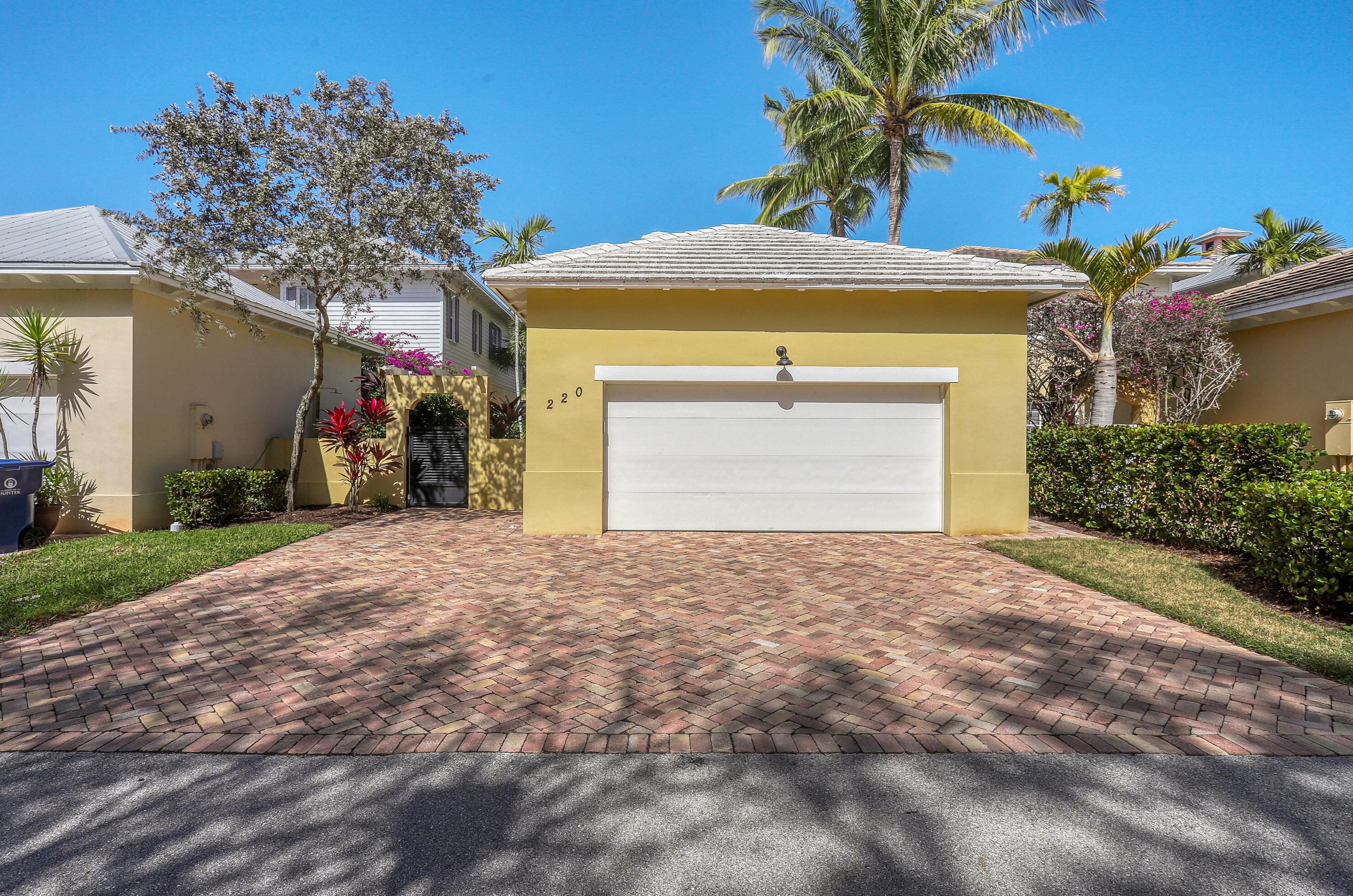 220 Bay Cedar Cir, Jupiter FL  33458-7123 exterior