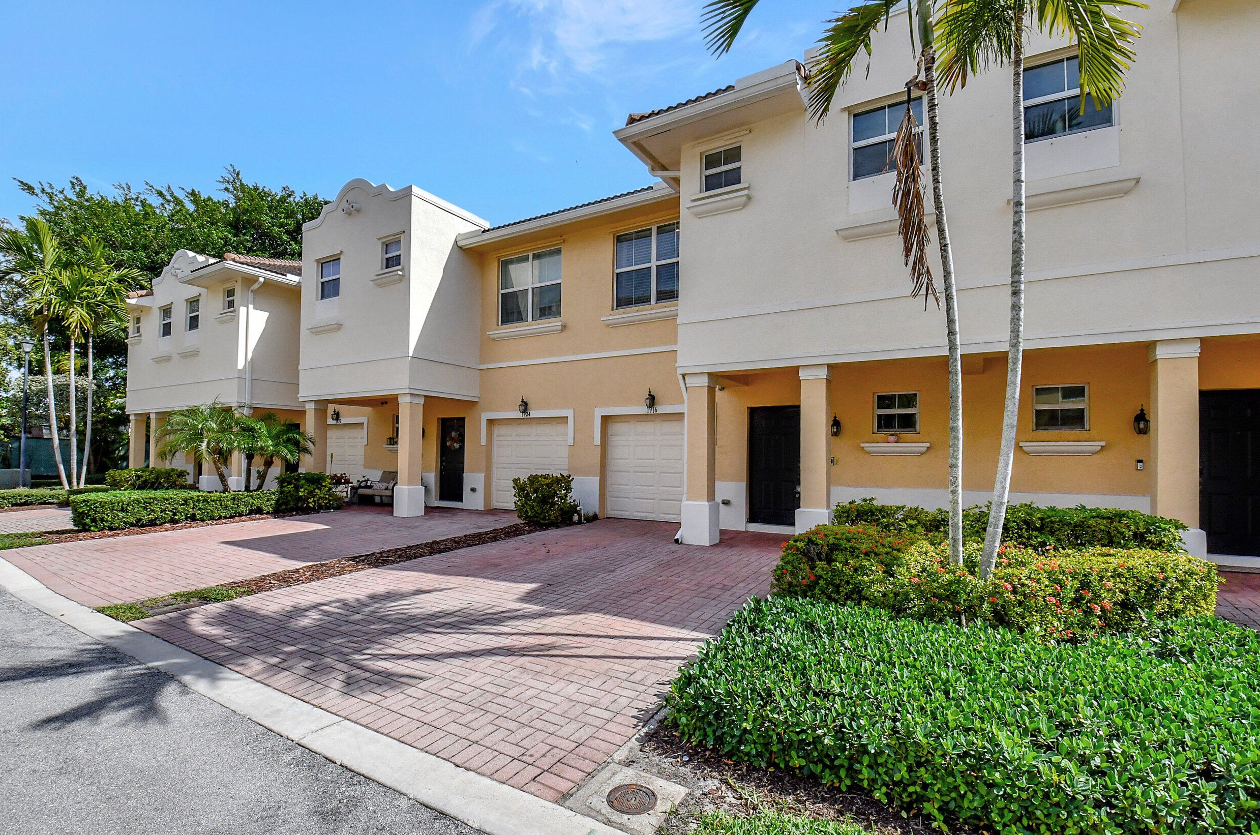 1916 Via Sofia, Boynton Beach, FL 33426