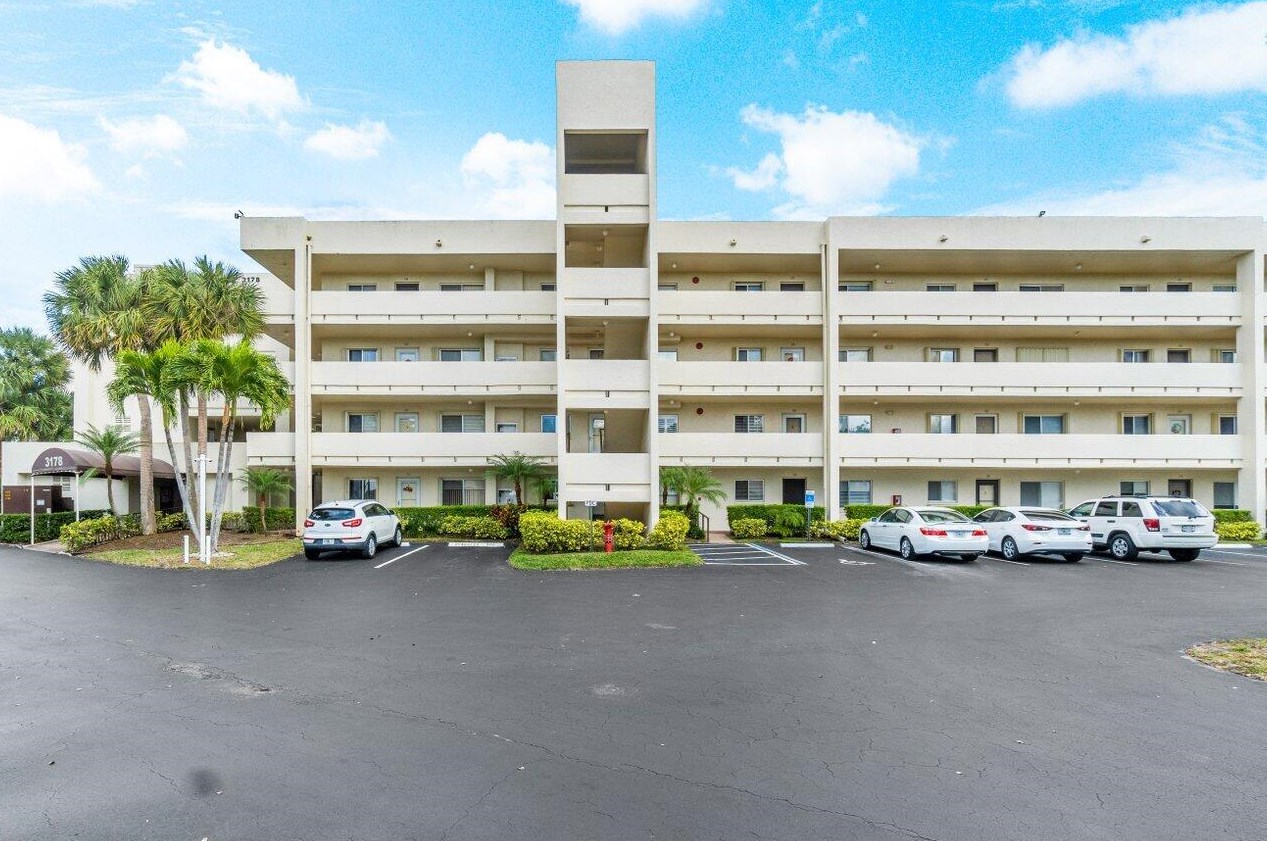 3178 Via Poinciana #106, Lake Worth, FL 33467