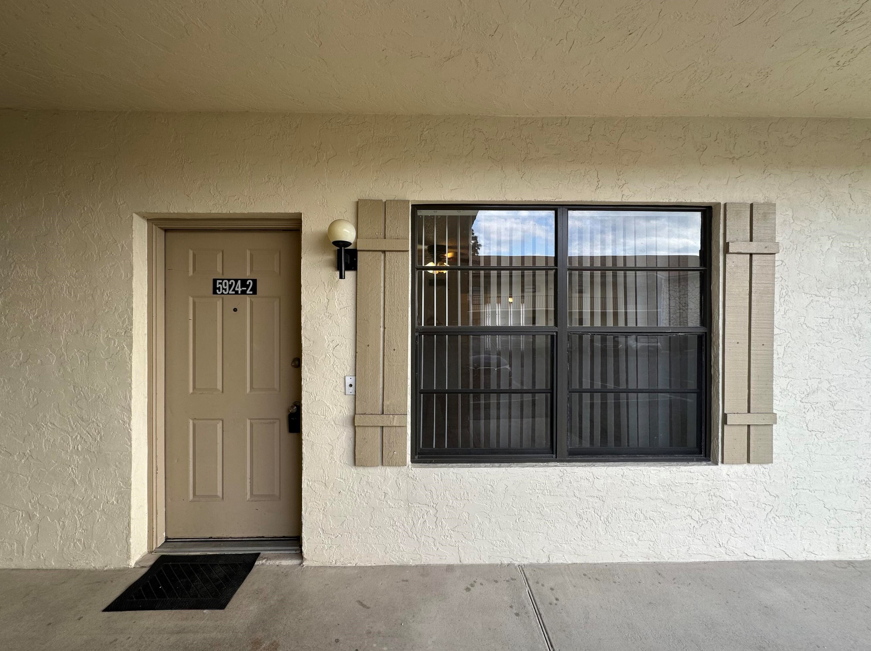 5924 Longbow Ln #2, West Palm Beach, FL 33415