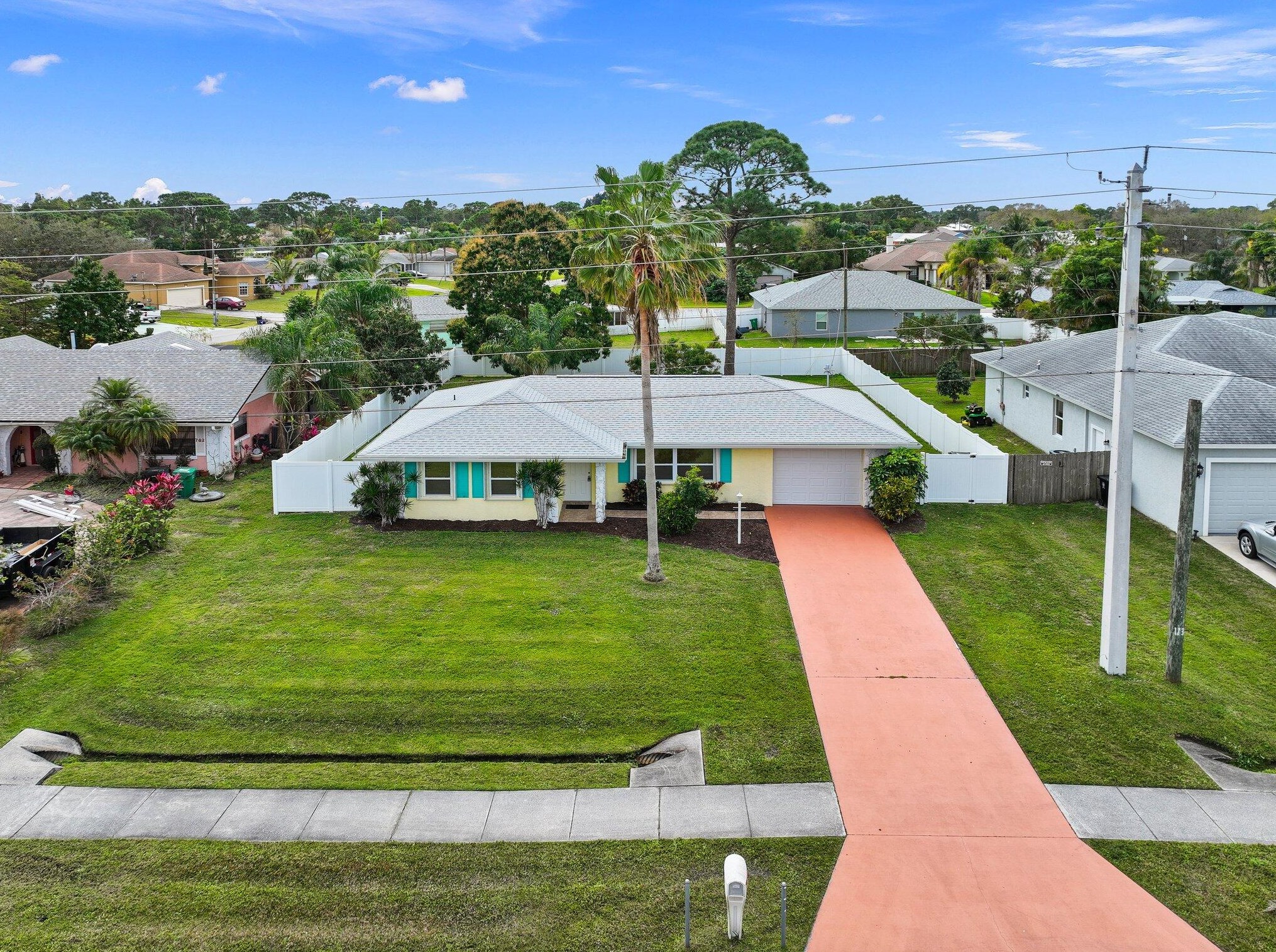 772 Thornhill Dr, Fort Pierce, FL 34983-3856