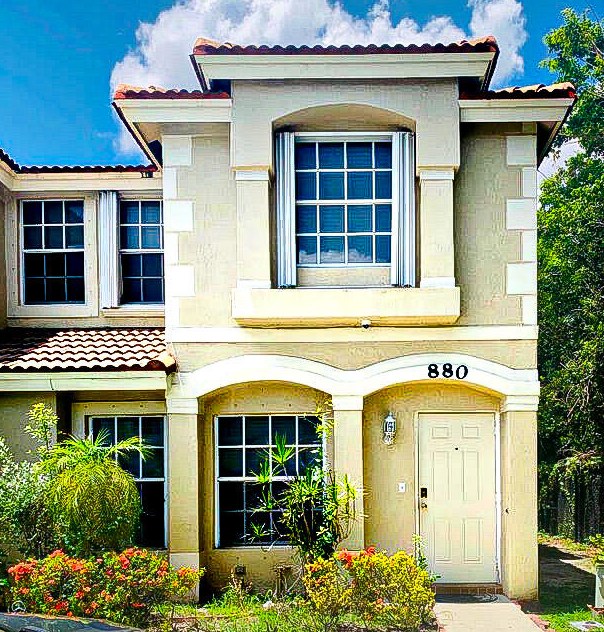 880 Summit Lake Dr, West Palm Beach, FL 33406
