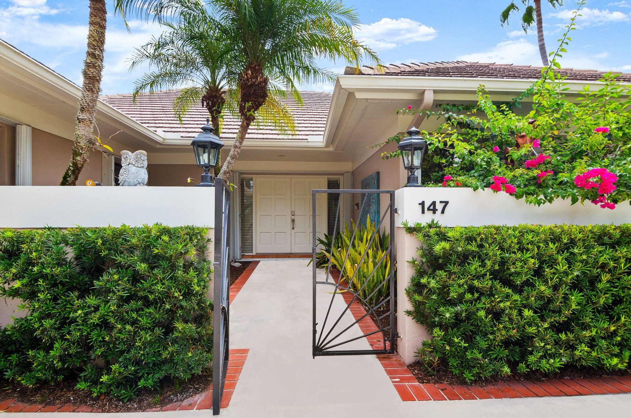 147 Coventry Pl, West Palm Beach, FL 33418