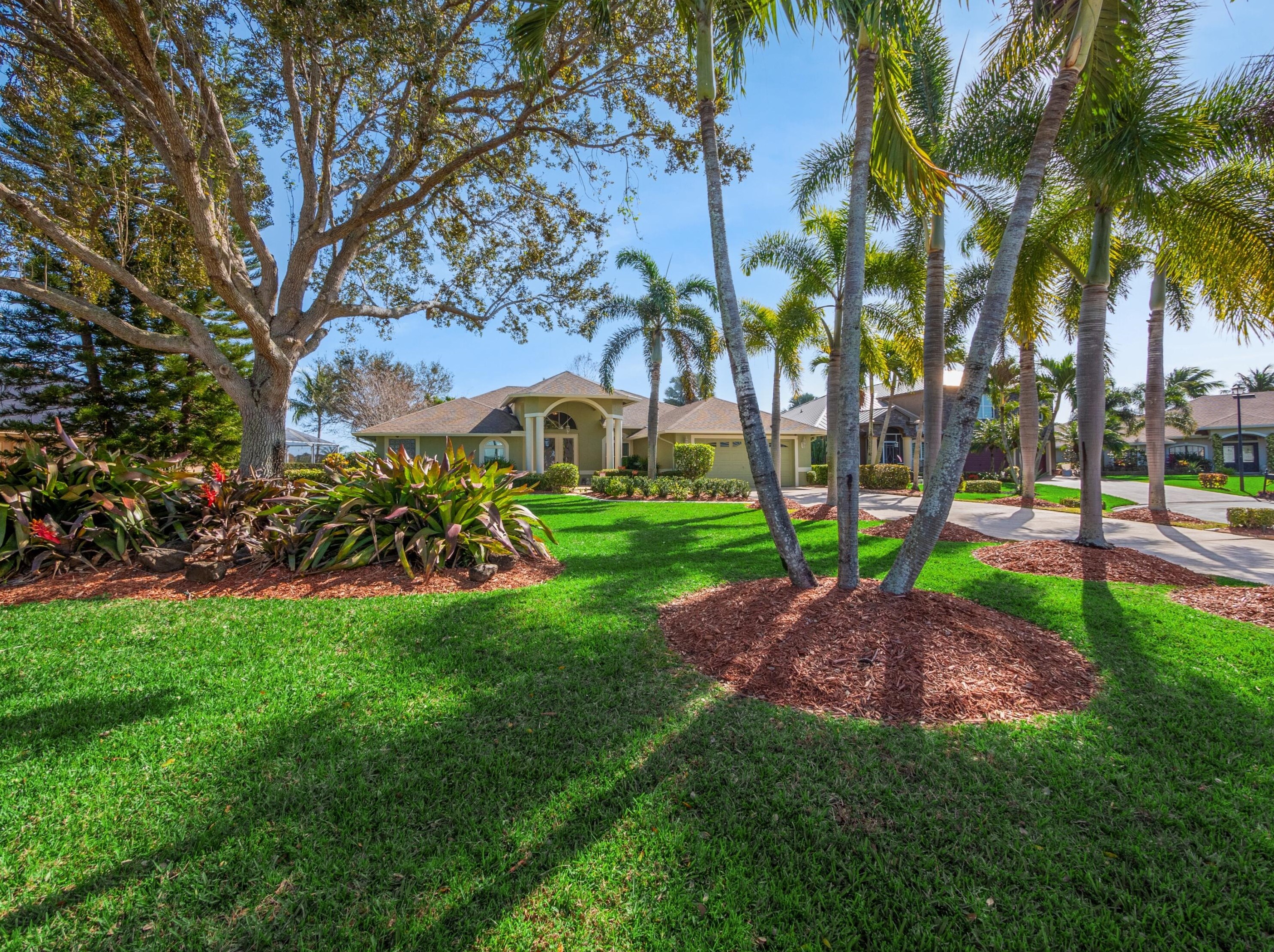 221 Whitewood Dr, Fort Pierce, FL 34953-8200