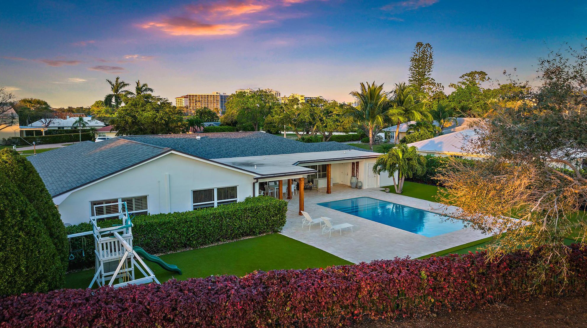 1104 Country Club Cir, West Palm Beach, FL 33408