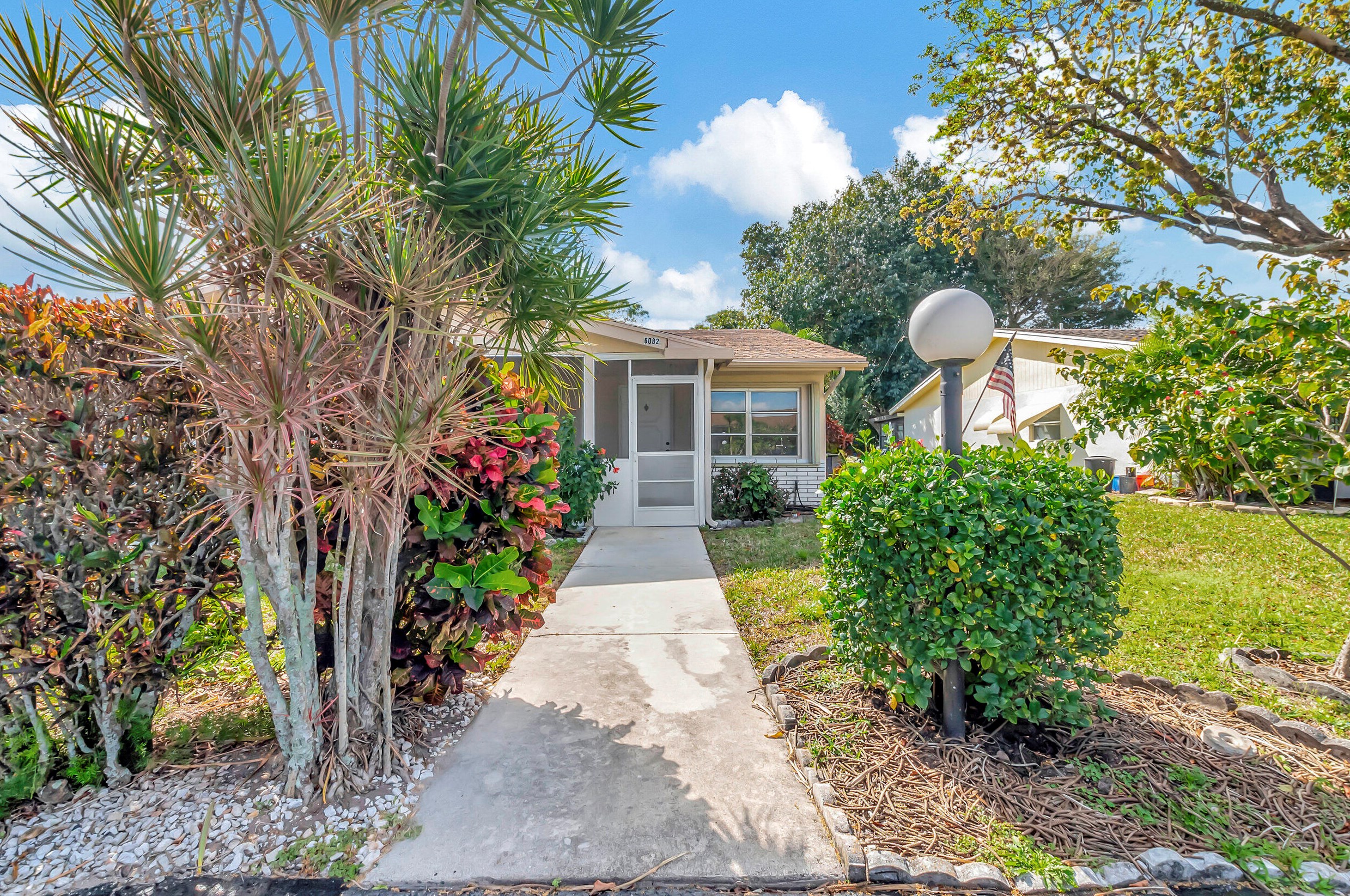 6082 La Palma Ln, Delray Beach, FL 33484