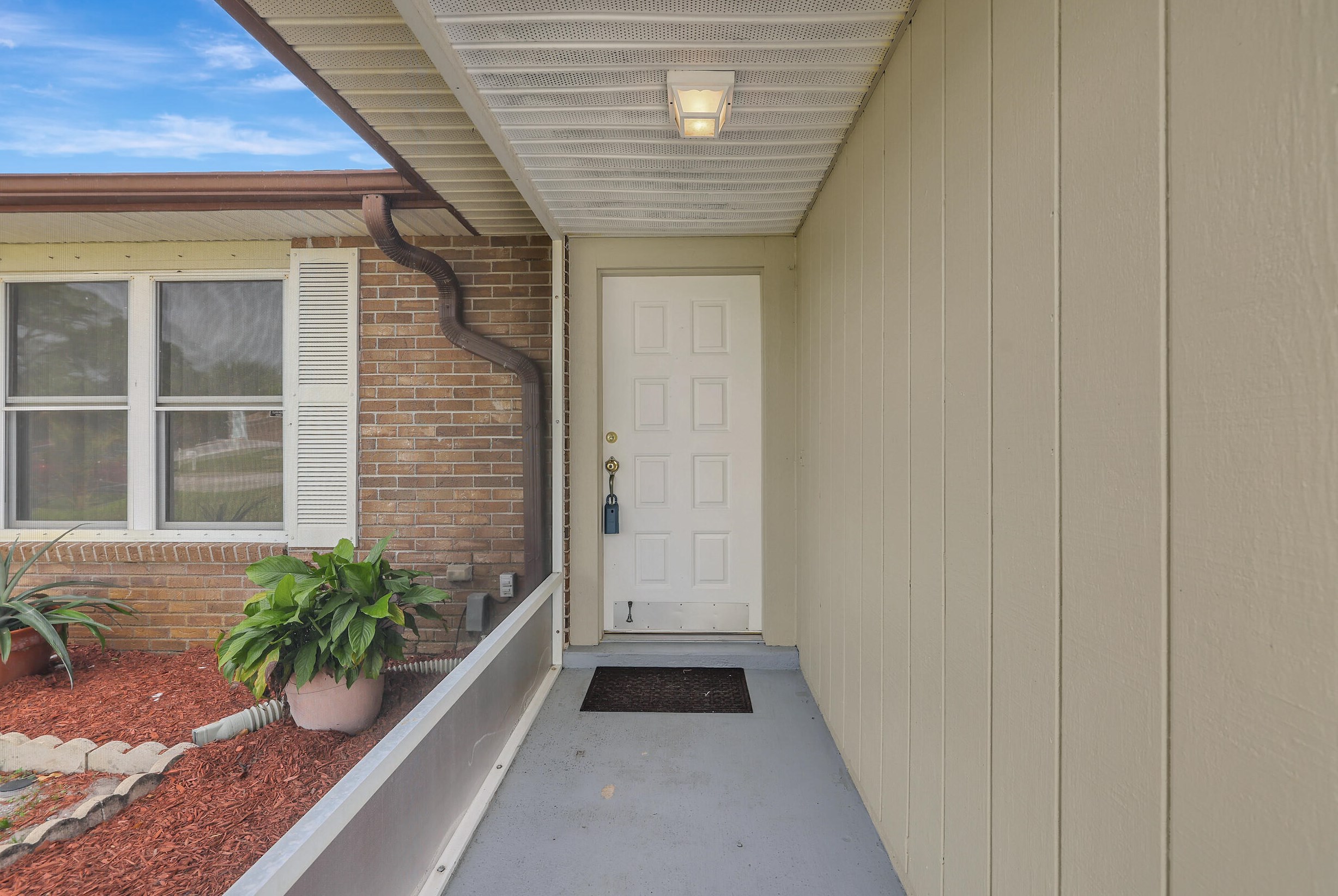 1242 Aragon Ave, Fort Pierce, FL 34953-4823