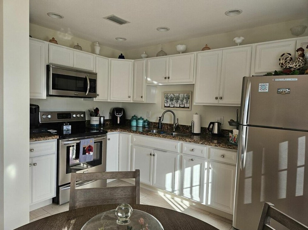 126 Sparrow Dr Apt 11a, West Palm Beach, FL