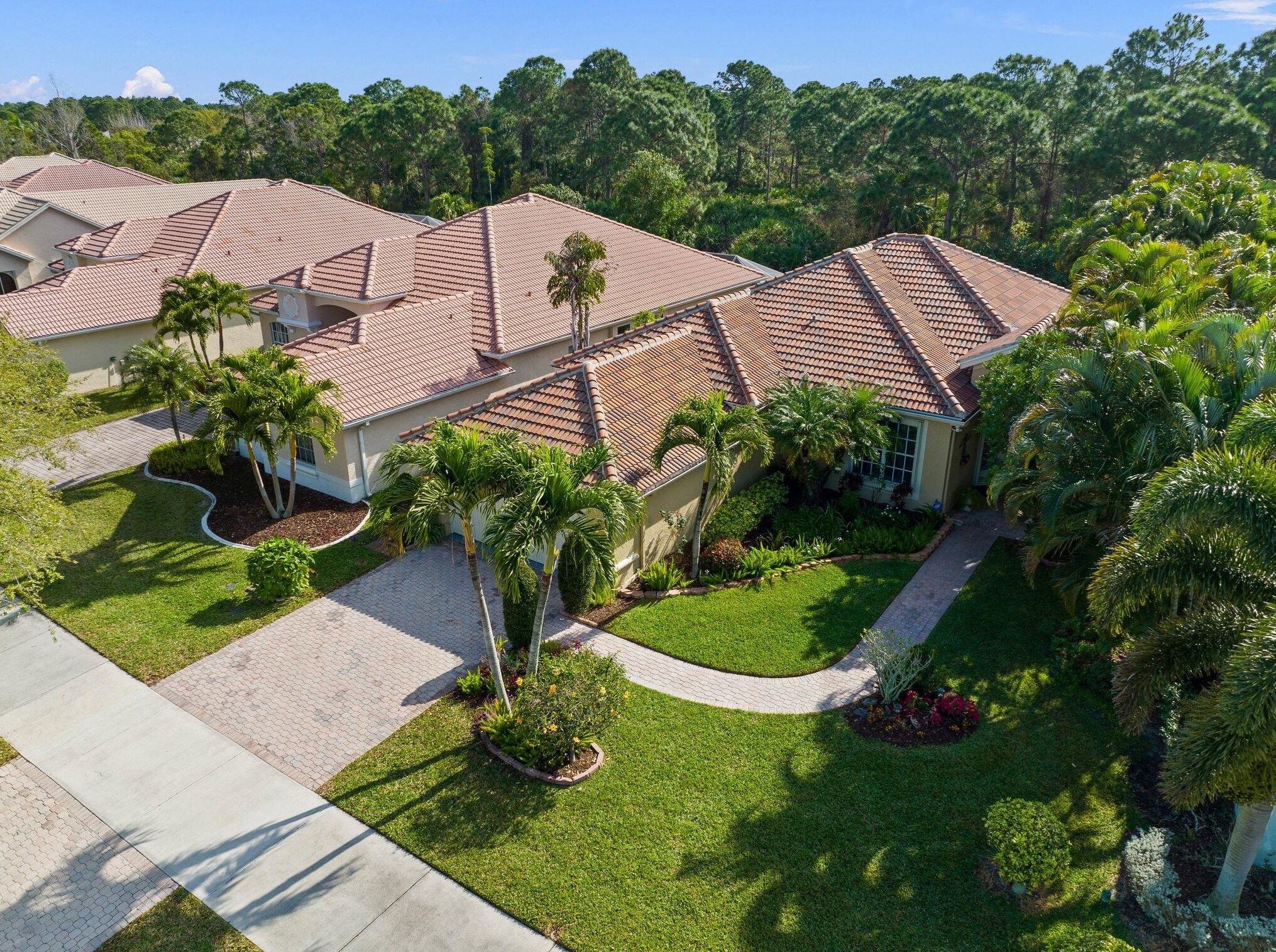 601 Lake Charles Cir, Fort Pierce, FL 34986-3457