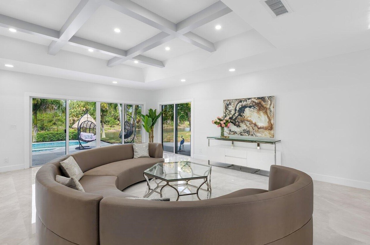 6975 Calumet Cir, Lake Worth FL 33467-7005 exterior