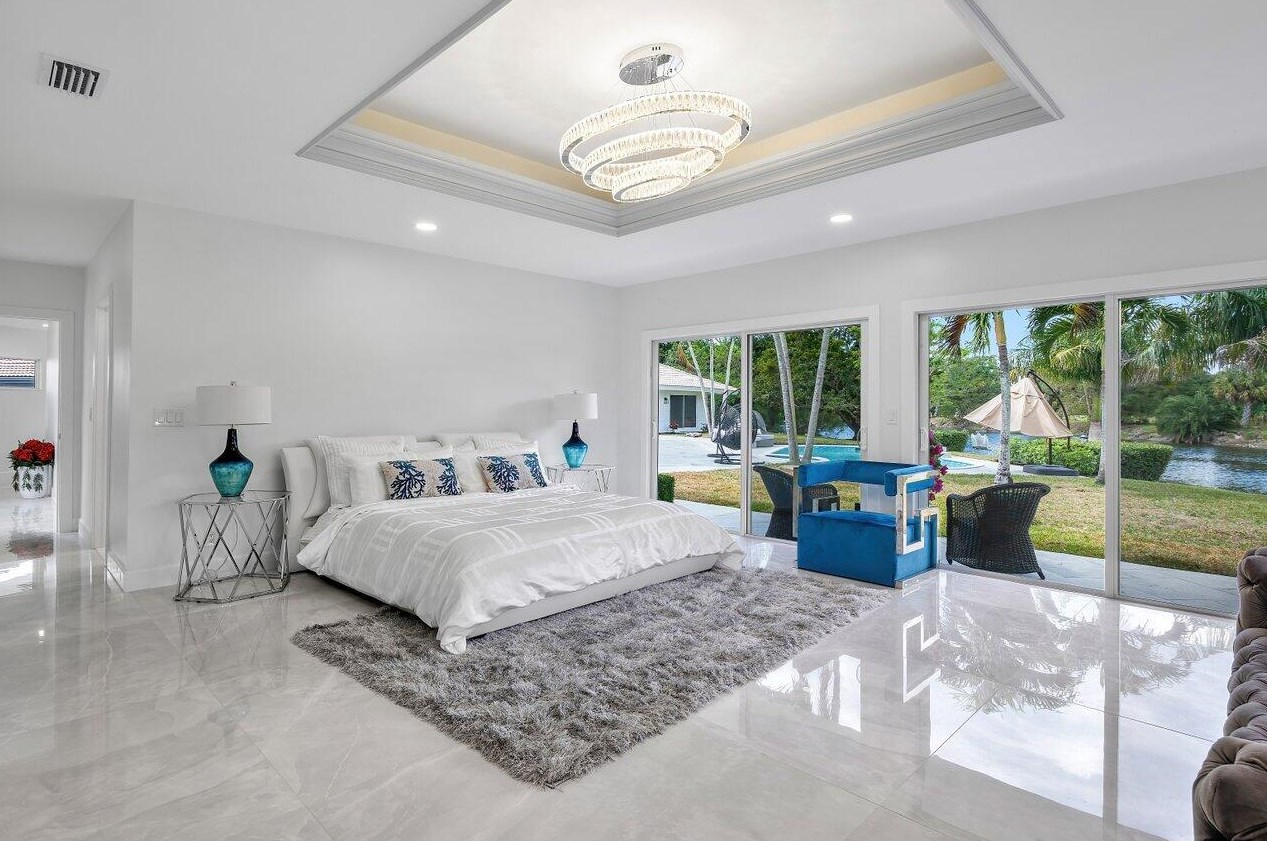 6975 Calumet Cir, Lake Worth FL 33467-7005 exterior