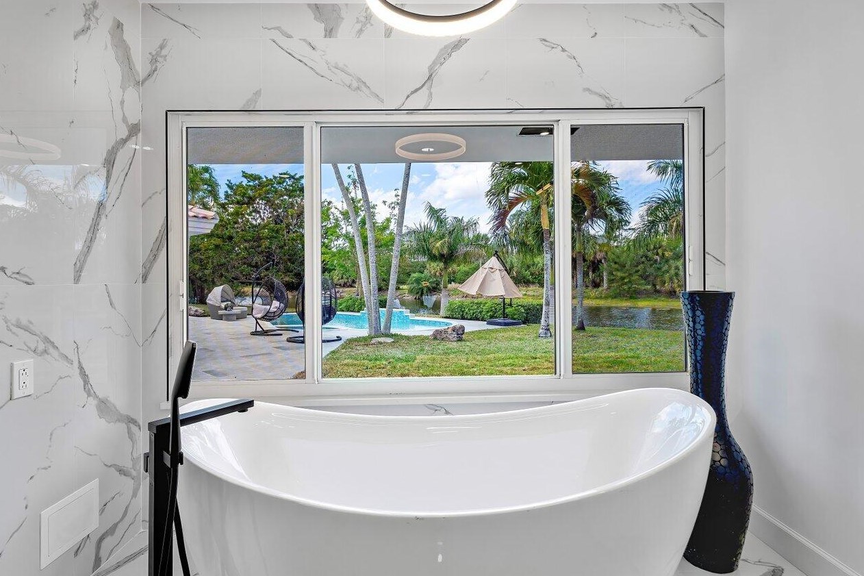 6975 Calumet Cir, Lake Worth FL 33467-7005 exterior