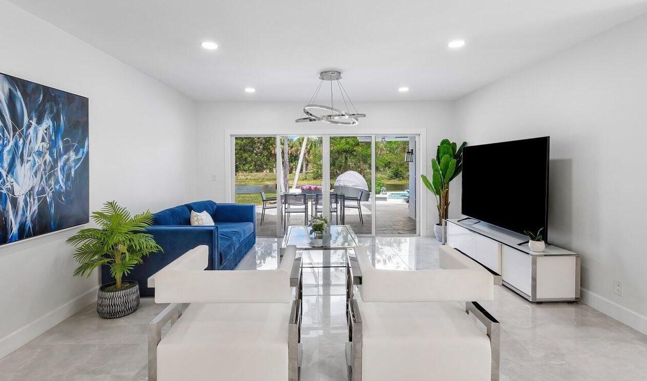 6975 Calumet Cir, Lake Worth FL 33467-7005 exterior