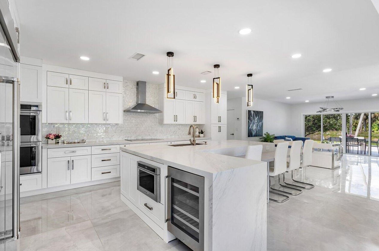 6975 Calumet Cir, Lake Worth FL 33467-7005 exterior