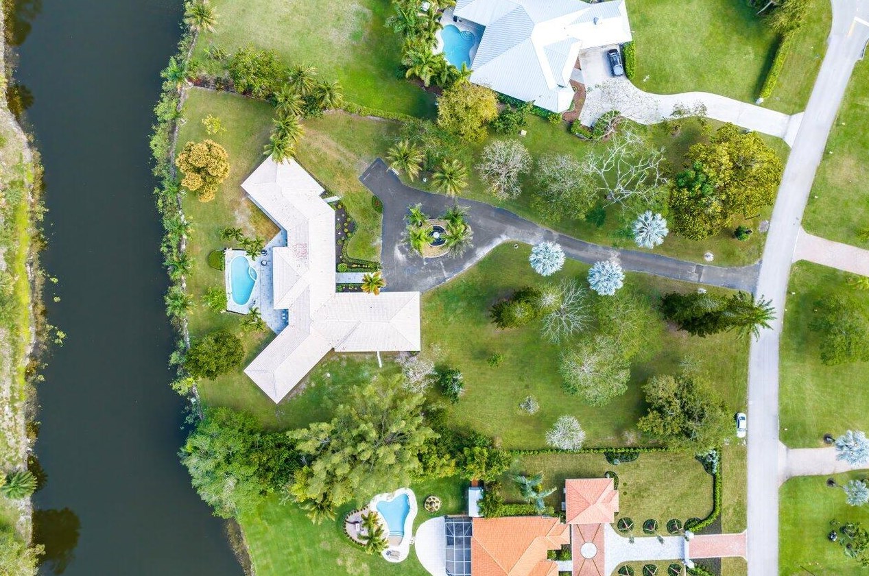 6975 Calumet Cir, Lake Worth FL 33467-7005 exterior