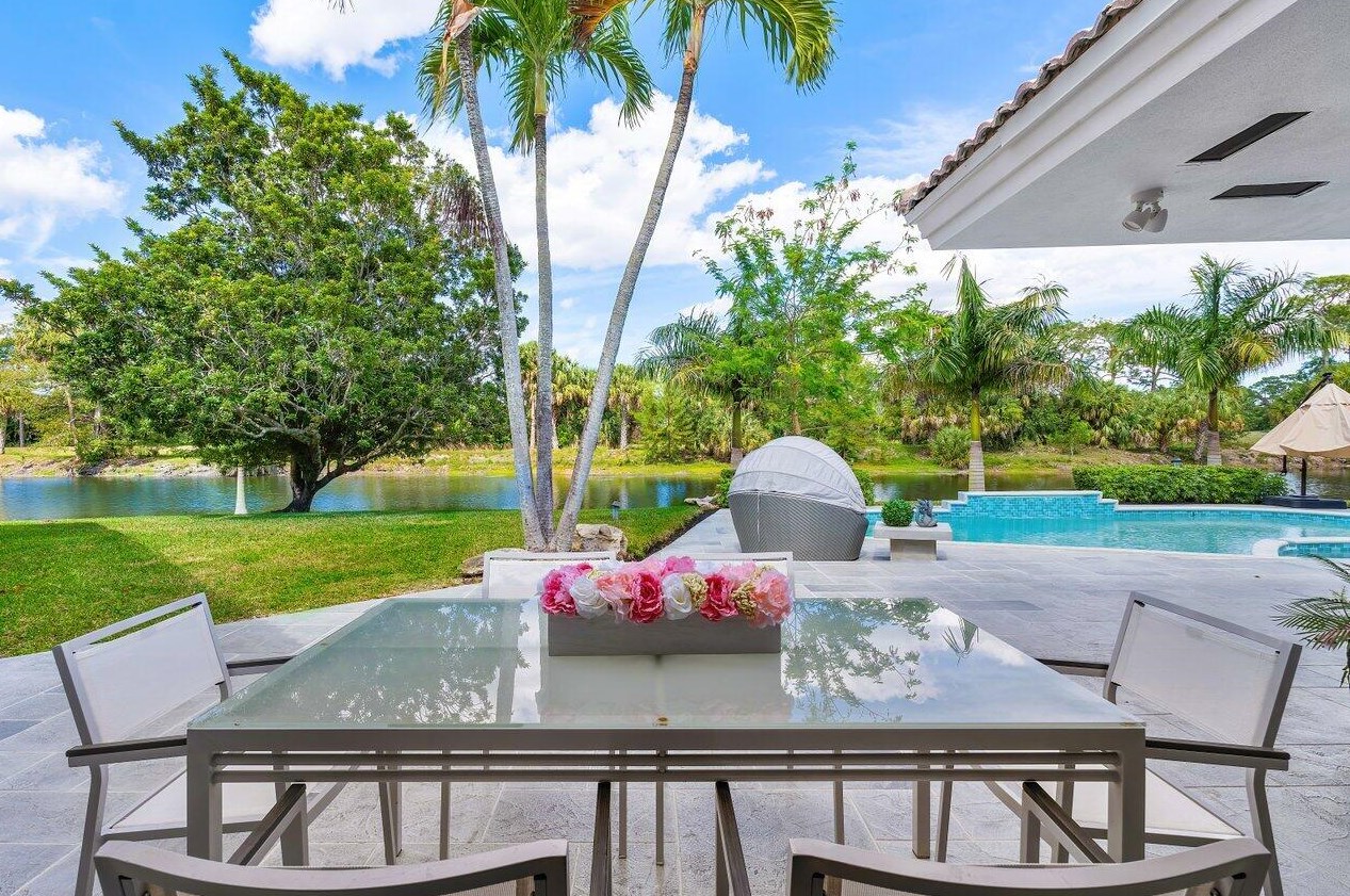 6975 Calumet Cir, Lake Worth FL 33467-7005 exterior