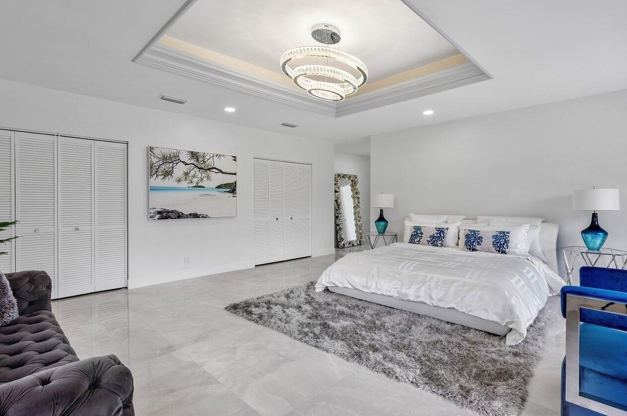 6975 Calumet Cir, Lake Worth FL 33467-7005 exterior