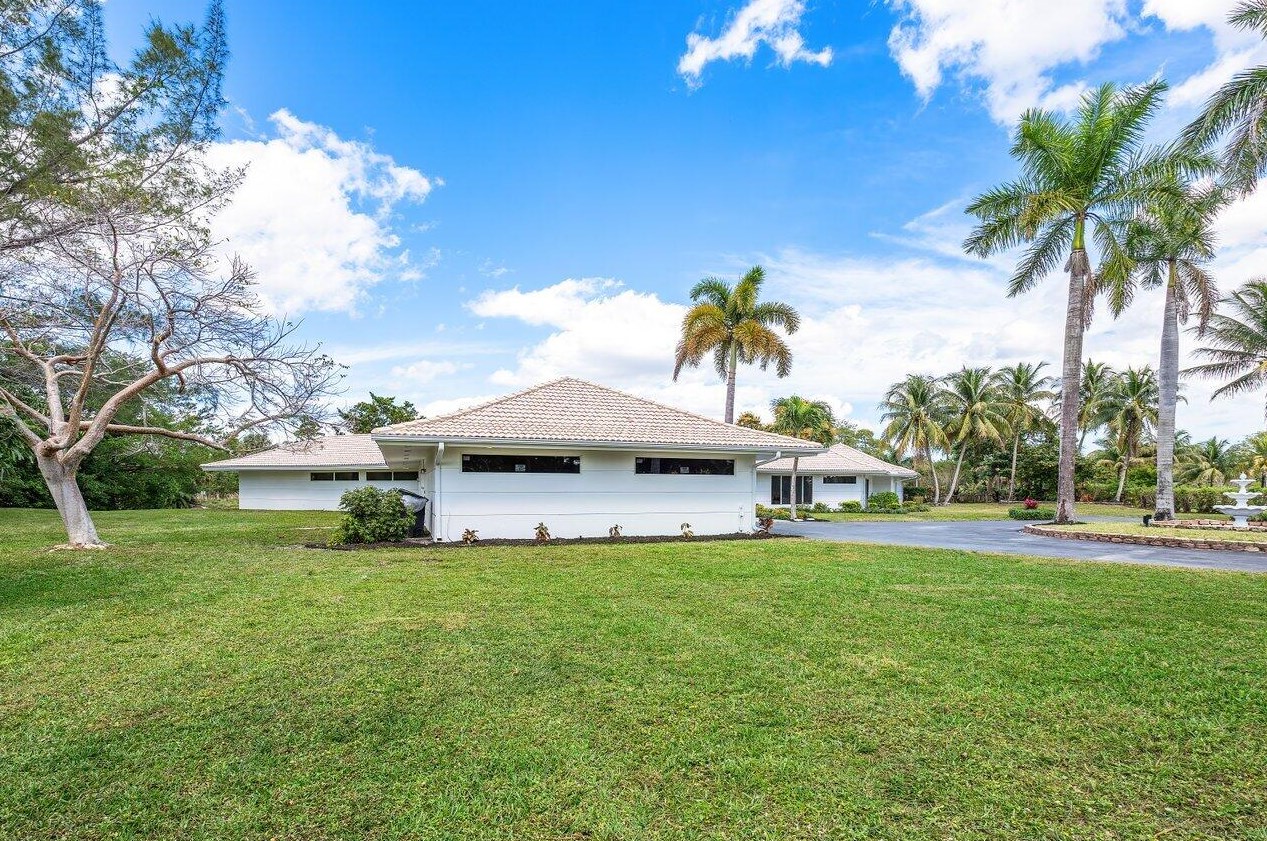 6975 Calumet Cir, Lake Worth FL 33467-7005 exterior