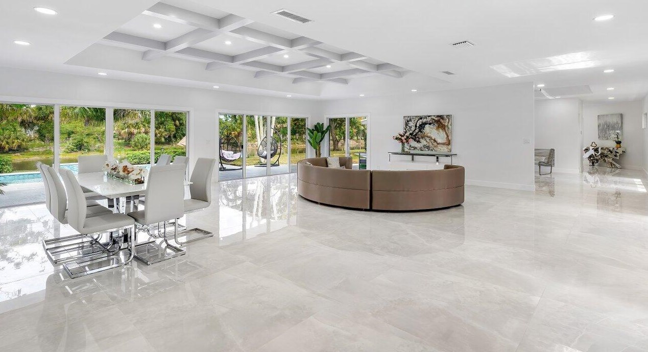 6975 Calumet Cir, Lake Worth FL 33467-7005 exterior