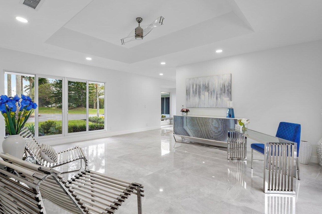 6975 Calumet Cir, Lake Worth FL 33467-7005 exterior