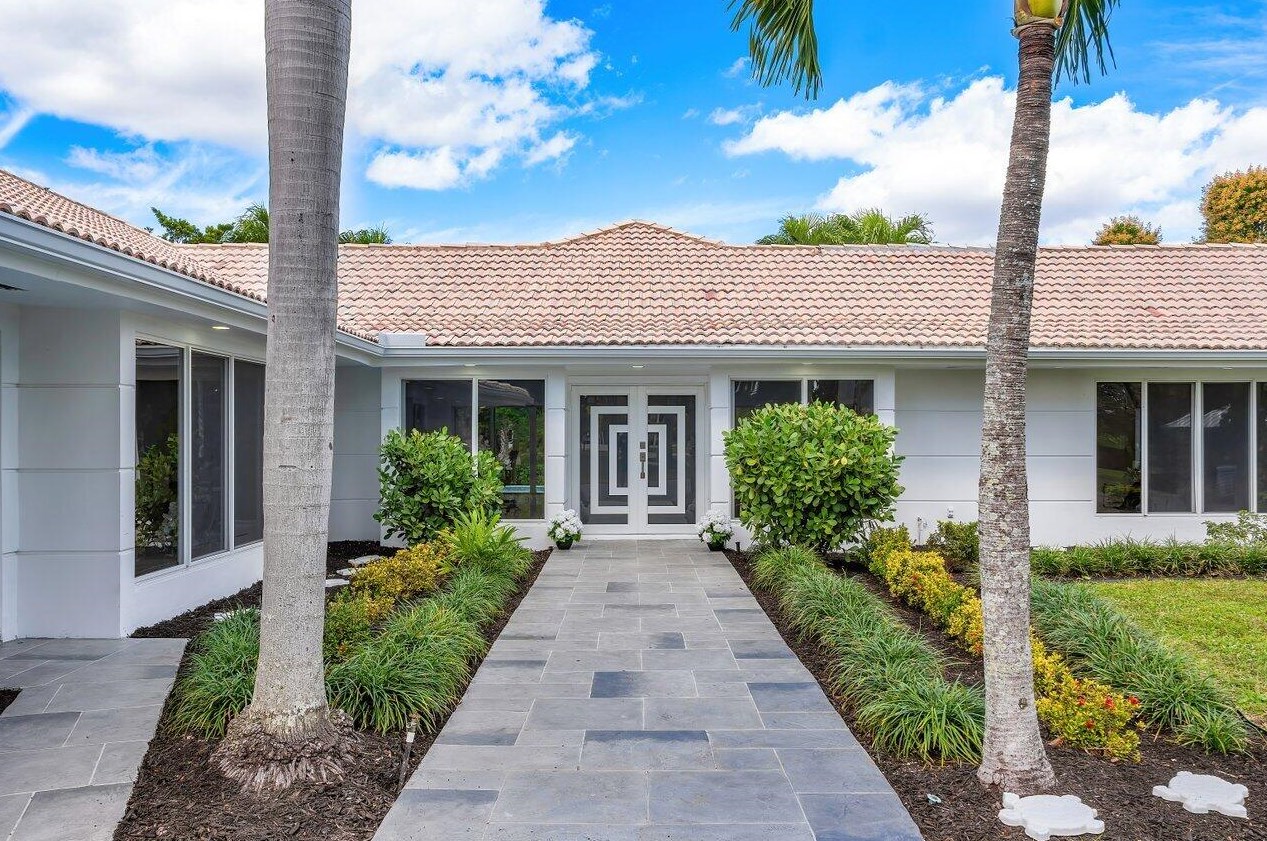 6975 Calumet Cir, Lake Worth FL 33467-7005 exterior