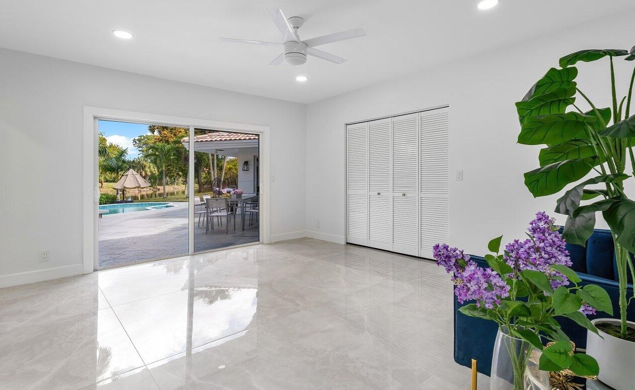 6975 Calumet Cir, Lake Worth FL 33467-7005 exterior