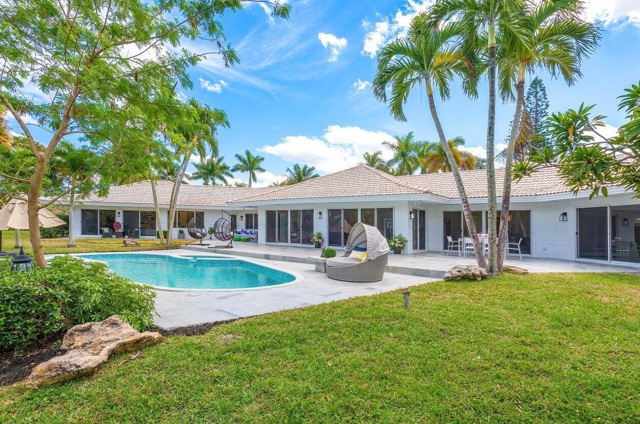 6975 Calumet Cir, Lake Worth FL 33467-7005 exterior