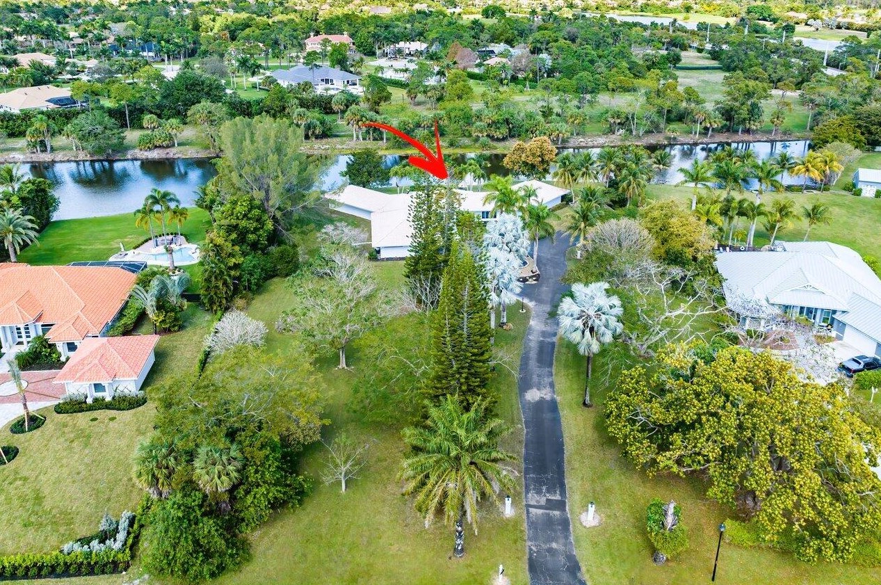 6975 Calumet Cir, Lake Worth FL 33467-7005 exterior