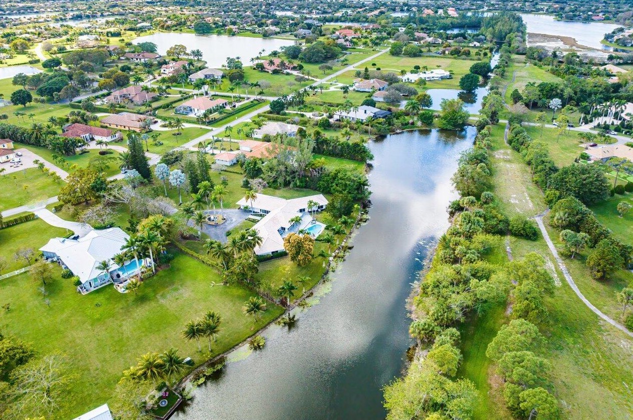 6975 Calumet Cir, Lake Worth FL 33467-7005 exterior