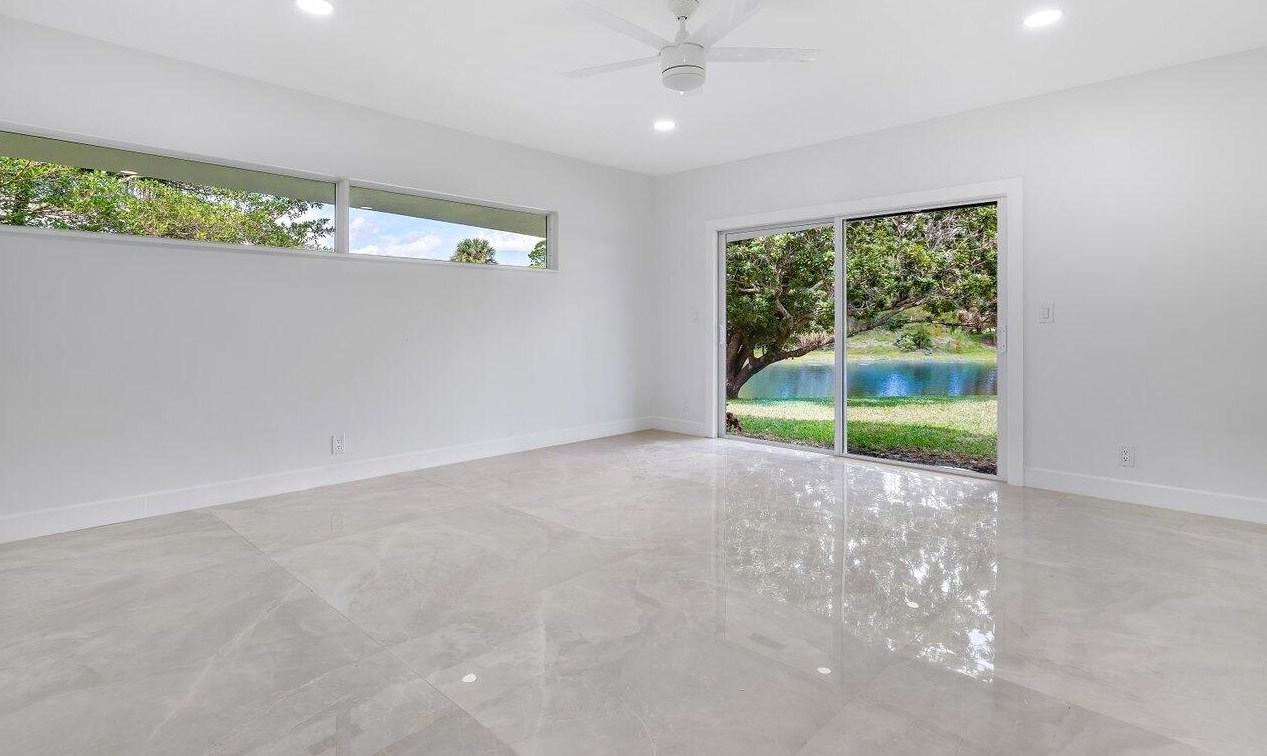 6975 Calumet Cir, Lake Worth FL 33467-7005 exterior