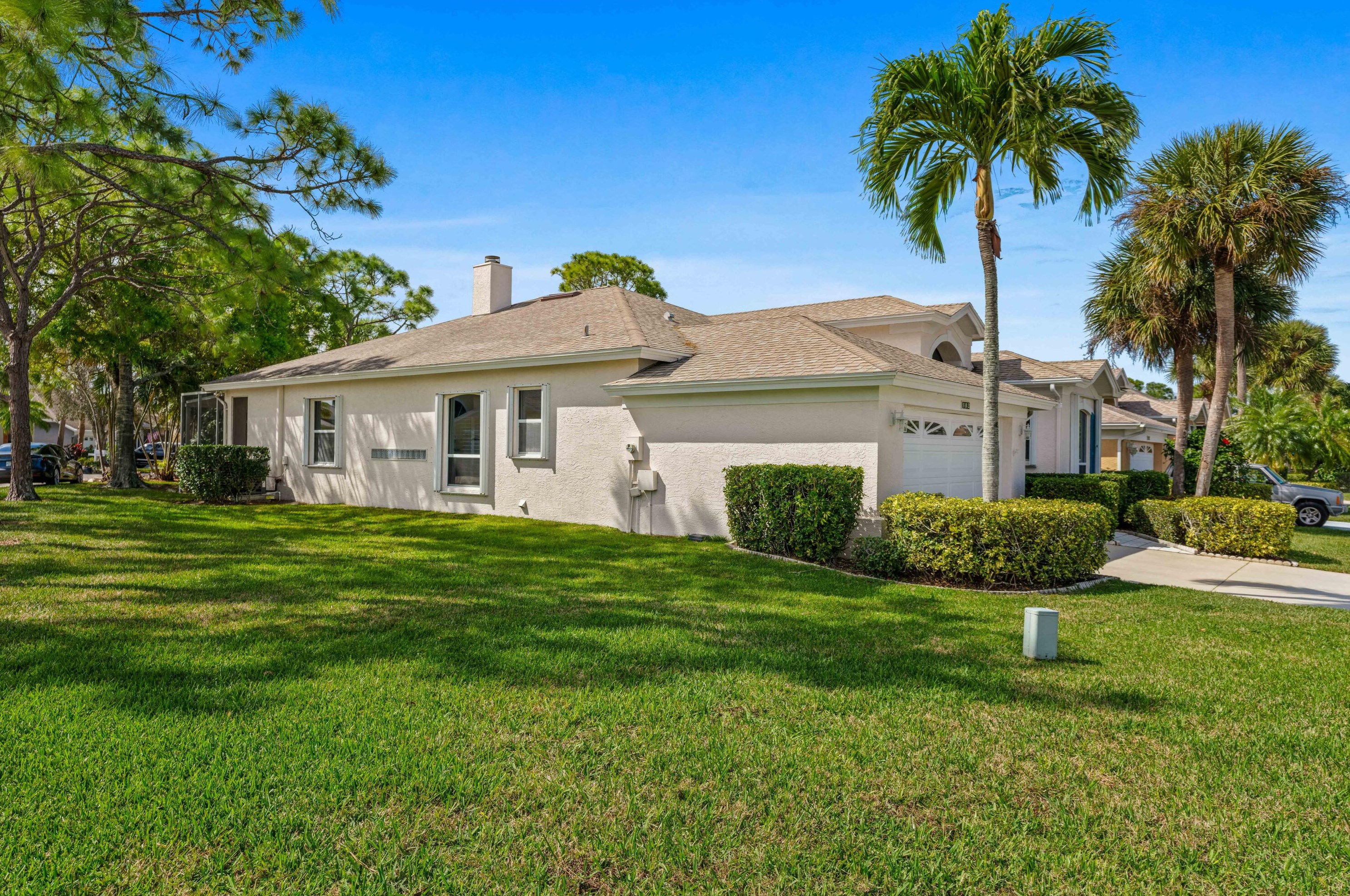 582 Montevina Dr, Fort Pierce, FL 34986-1703