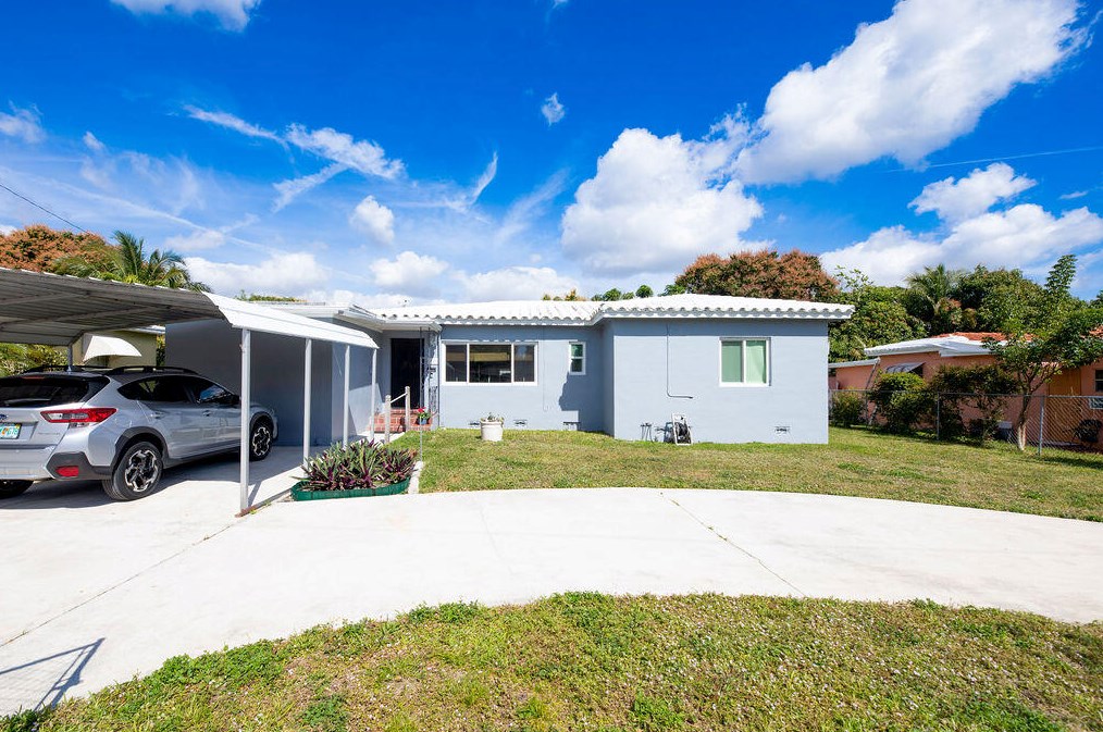 331 145th St, Miami, FL 33168-4149