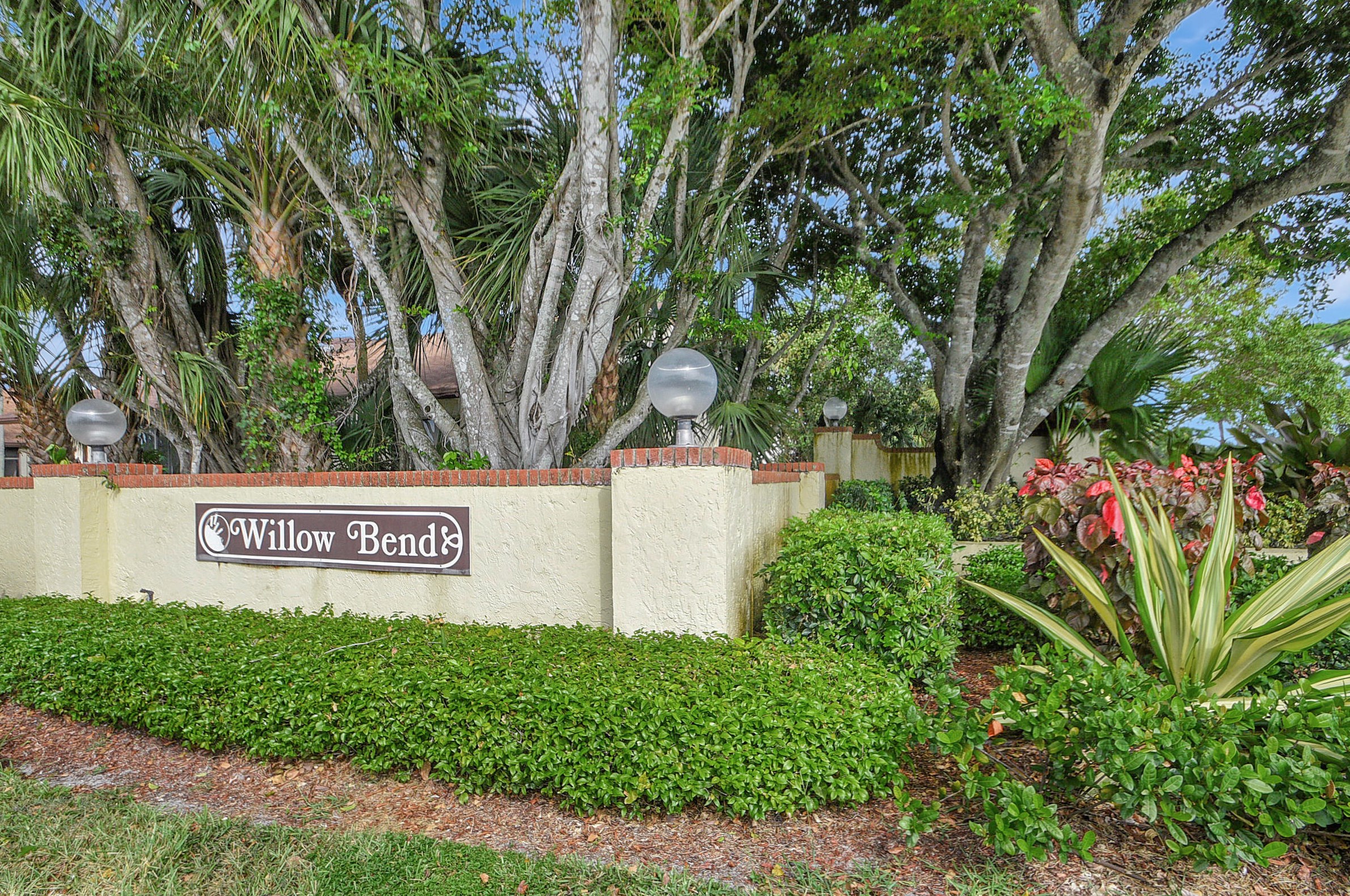 3953 San Anselmo Dr, Lake Worth FL  33467-8522 exterior