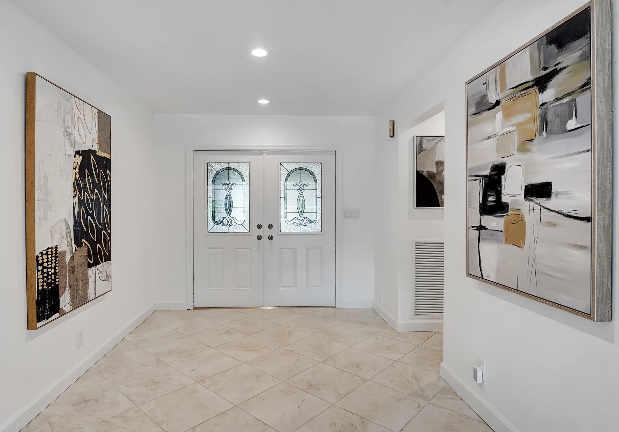 592 Pine Lake Dr, Delray Beach, FL 33445