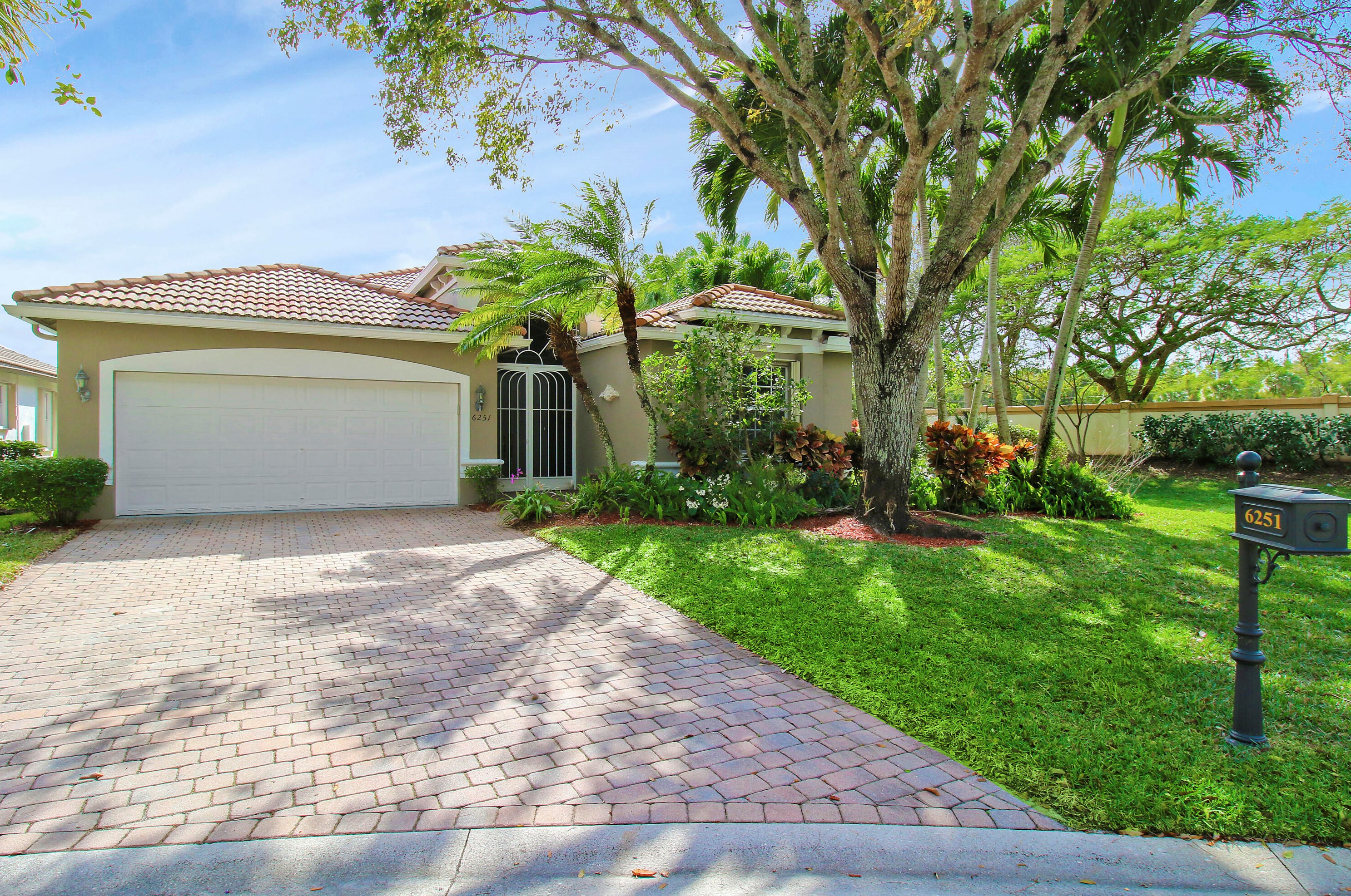 6251 Via Primo St, Lake Worth, FL 33467-6157