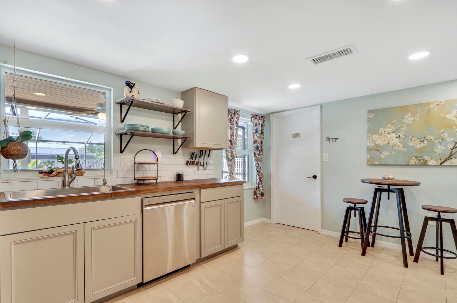 6501 Paso Robles Blvd, Fort Pierce FL  34951-1224 exterior